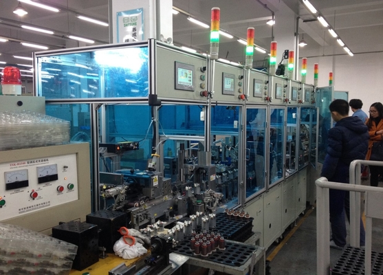 A linha de montagem da prensa servo do motor do aspirador, linha de produção automatizada projetada para a fabricação de aspirador de pó m
